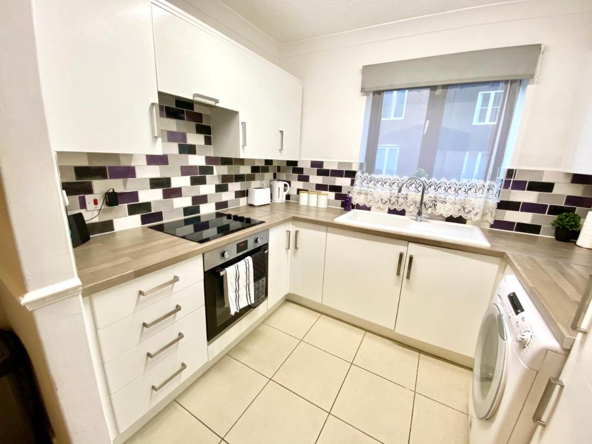 Easyrest Spalding - 4 Beds & Free Parking - Central & Modern Open Plan Apartment - Convenient Location Exterior photo