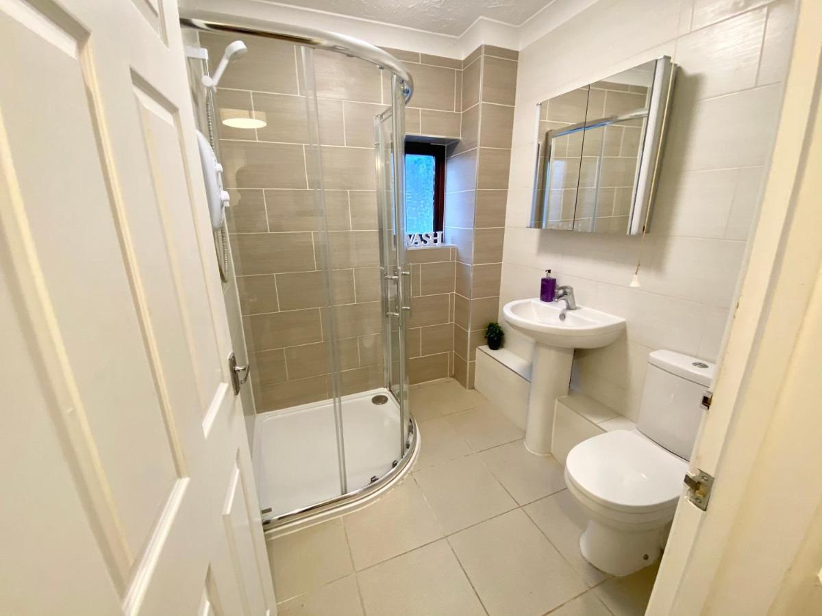 Easyrest Spalding - 4 Beds & Free Parking - Central & Modern Open Plan Apartment - Convenient Location Exterior photo