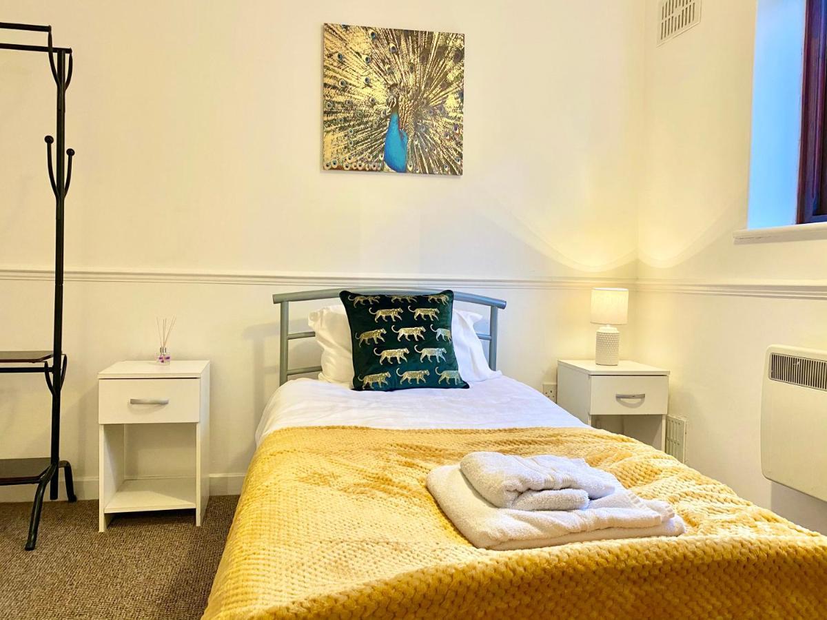 Easyrest Spalding - 4 Beds & Free Parking - Central & Modern Open Plan Apartment - Convenient Location Exterior photo