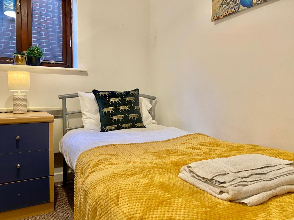 Easyrest Spalding - 4 Beds & Free Parking - Central & Modern Open Plan Apartment - Convenient Location Exterior photo